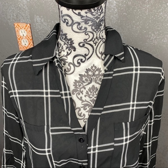 BCX plaid roll tab button up collared blouse - Picture 4 of 12